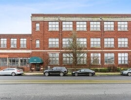 350 Scotland Rd in Orange, NJ - Building Photo