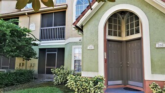 445 Fountainhead Cir in Kissimmee, FL - Building Photo