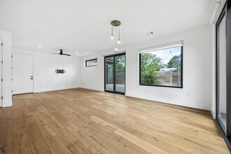 4901 Santa Anna St in Austin, TX - Building Photo - Building Photo