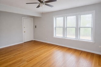 2125 E 67th St, Unit 2E in Chicago, IL - Foto de edificio - Building Photo