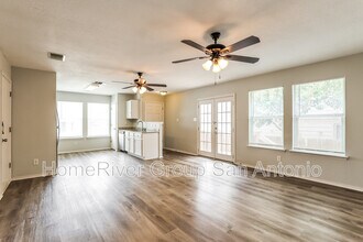 6315 Fence Crossing in San Antonio, TX - Building Photo - Building Photo