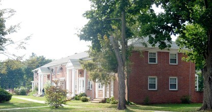 1160-1164 Whitney Ave in Hamden, CT - Foto de edificio - Building Photo