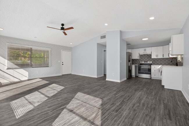 1712 E Mulberry Dr, Unit 1712 E Mulberry Drive in Tampa, FL - Foto de edificio - Building Photo