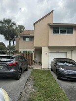 8243 NW 8th Ct in Plantation, FL - Building Photo