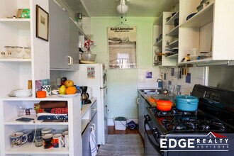 36 Linnaean St, Unit 15 in Cambridge, MA - Foto de edificio - Building Photo