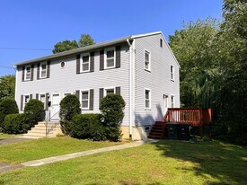 21 Jones Ct in Milford, CT - Building Photo