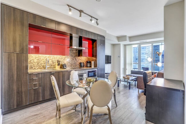 300 Front St W, Unit SI ID1471519P in Toronto, ON - Building Photo - Building Photo