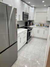 541 Blue Heron Dr in Hallandale Beach, FL - Building Photo - Building Photo