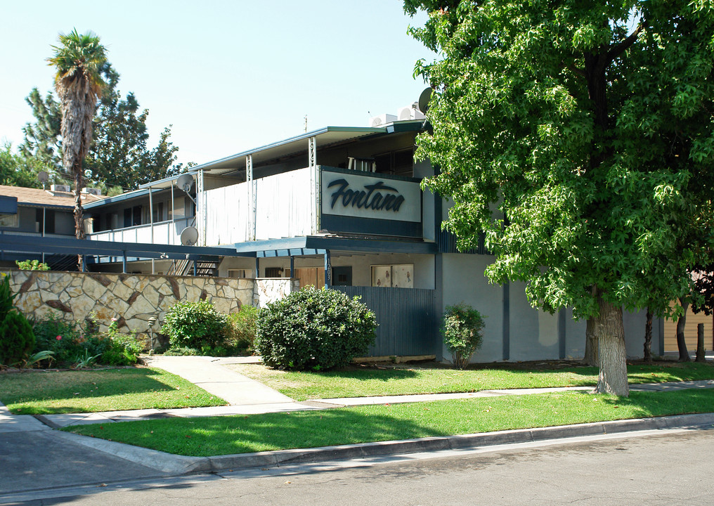 1203 W Simpson Ave in Fresno, CA - Foto de edificio