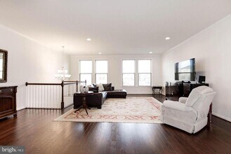 42482 Dogwood Glen Square in Sterling, VA - Building Photo - Building Photo