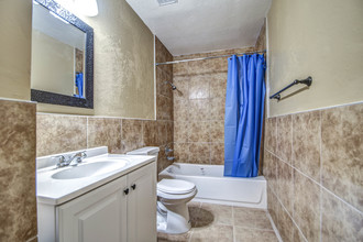 Coronado Apartments in Phoenix, AZ - Building Photo - Building Photo