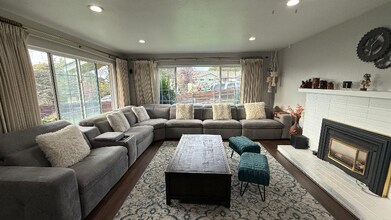 3191 Saddle Dr in Hayward, CA - Building Photo - Building Photo