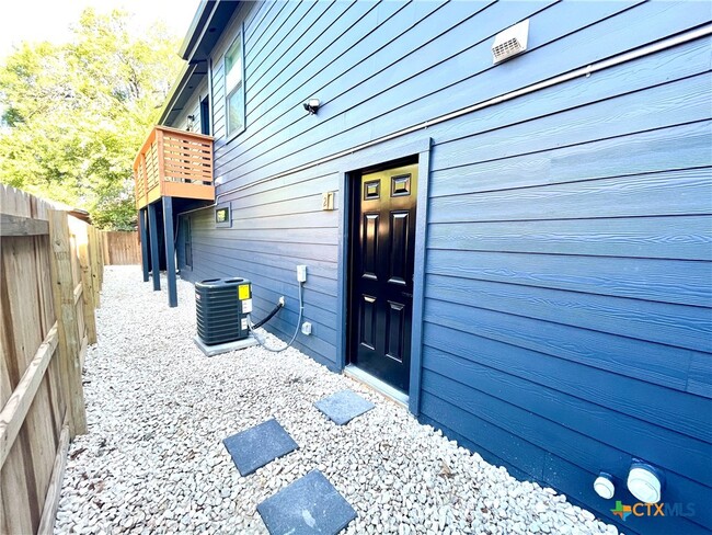 property at 2204 W San Antonio St