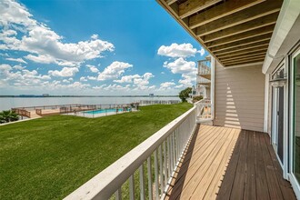 10 Mariner Village Dr in Seabrook, TX - Building Photo - Building Photo