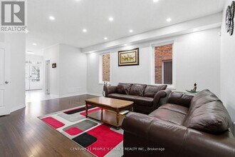 188 Bonnieglen Farm Blvd in Caledon, ON - Building Photo - Building Photo