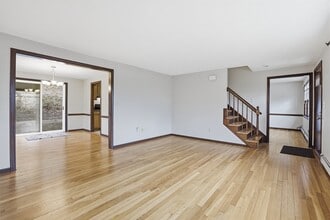 17 Circle Rd in Lexington, MA - Building Photo - Building Photo