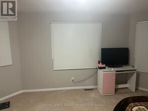 1215 Wadebridge Crescent in Oshawa, ON - Building Photo - Building Photo