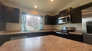 3919 Hunterwood Ln in Johnstown, CO - Building Photo - Building Photo