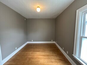 50 Greenfield St, Unit 2 in Buffalo, NY - Foto de edificio - Building Photo