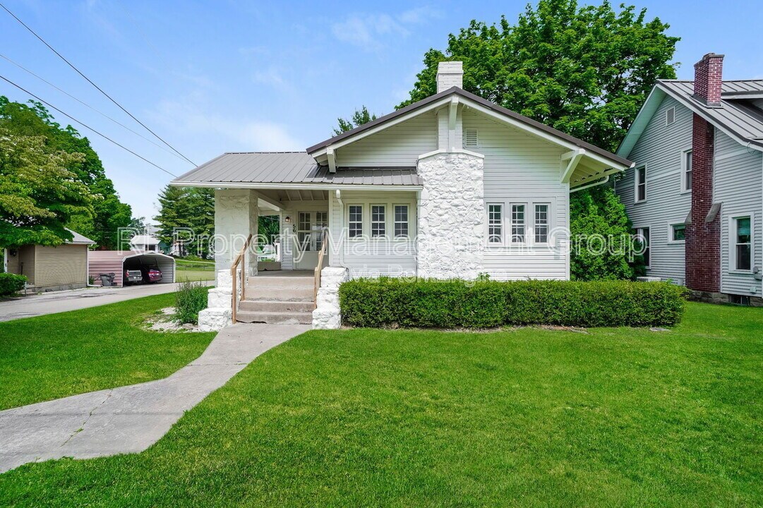 56 E Coshocton St in Johnstown, OH - Building Photo