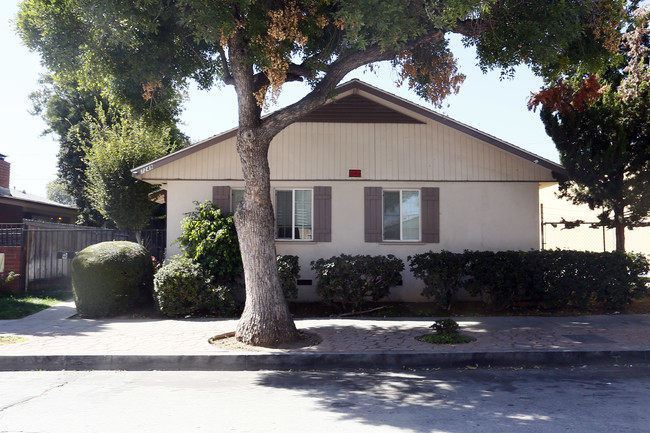 7249 Alabama Ave in Canoga Park, CA - Building Photo - Building Photo