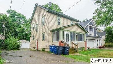 930 Woodlawn Ave in Ann Arbor, MI - Building Photo - Building Photo