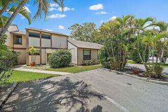 110 Sherwood Cir in Jupiter, FL - Building Photo - Building Photo