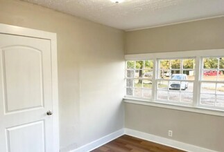 4874 Hale Rd in Forest Park, GA - Building Photo - Building Photo