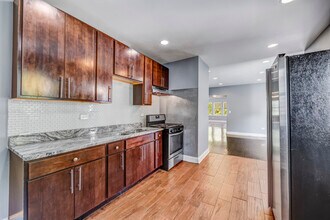 7025 S Chappel Ave in Chicago, IL - Building Photo - Building Photo