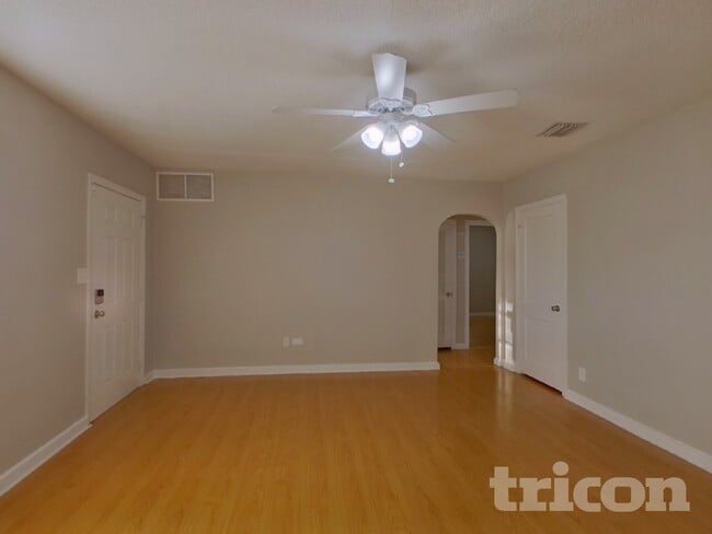 612 Yelvington Ave in Clearwater, FL - Foto de edificio - Building Photo