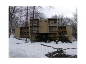 227-229 Ironwood Dr in Tuxedo Park, NY - Building Photo - Building Photo