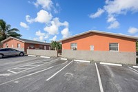 Oakland Park Apartments in Fort Lauderdale, FL - Foto de edificio - Building Photo