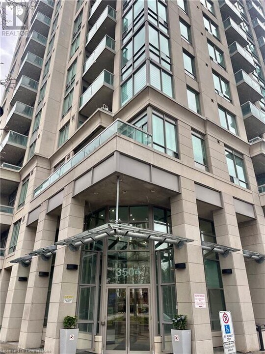 3504 Hurontario St in Mississauga, ON - Building Photo
