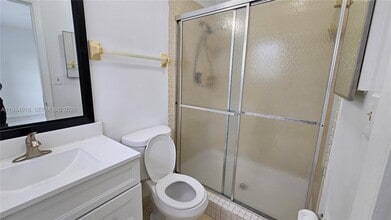 2320 SW 105th St in Miami, FL - Building Photo - Building Photo