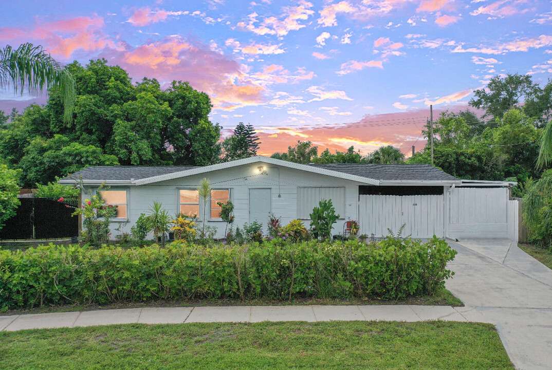 120 Banyan Dr in Port St. Lucie, FL - Building Photo