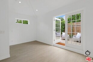 6602 McLennan Ave in Van Nuys, CA - Building Photo