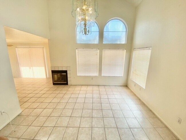 8125 Redskin Cir in Las Vegas, NV - Foto de edificio - Building Photo