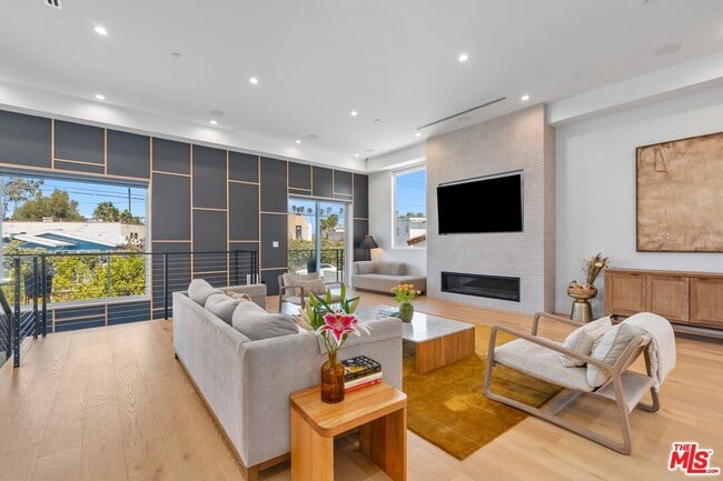 656 California Ave in Los Angeles, CA - Building Photo - Building Photo