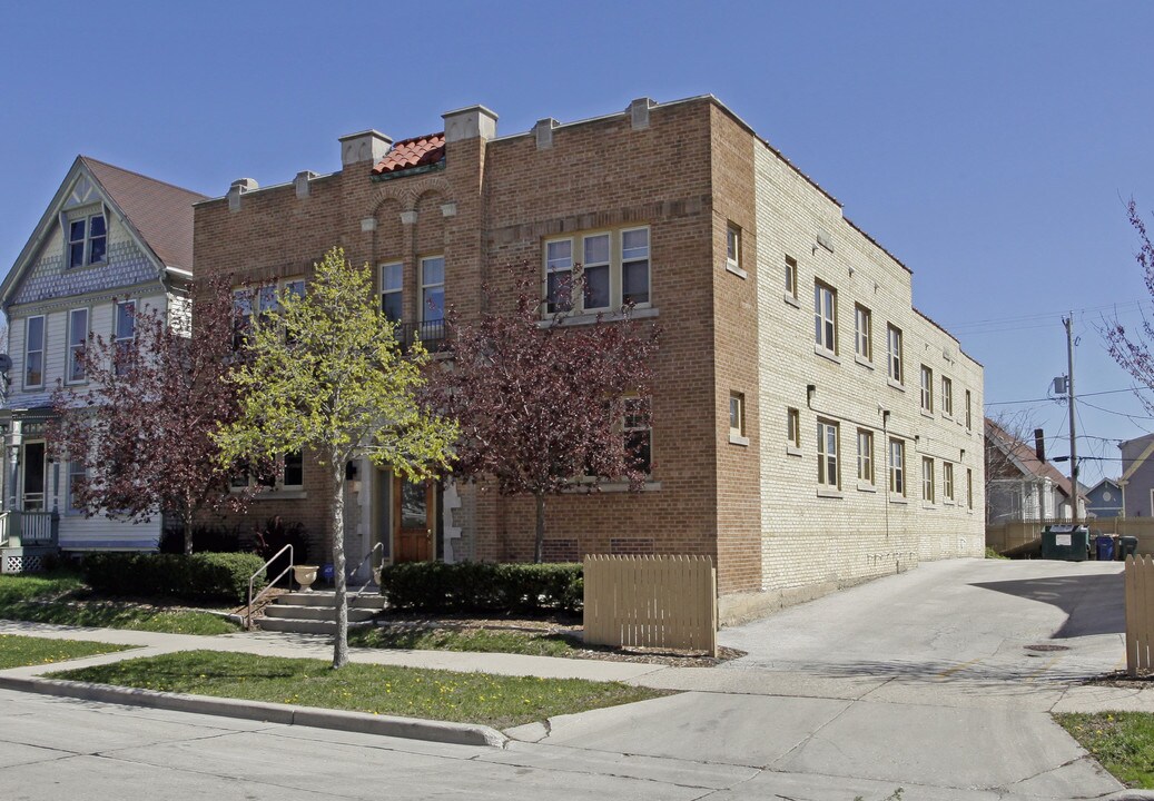 2022 N Palmer St in Milwaukee, WI - Foto de edificio