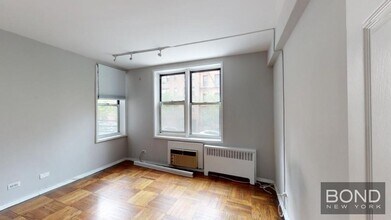 340 E 58th St in New York, NY - Building Photo - Building Photo