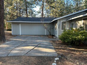 19968 Double Tree Ct in Bend, OR - Building Photo - Building Photo