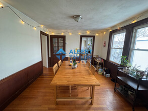 58 Brock St, Unit 3 in Boston, MA - Foto de edificio - Building Photo