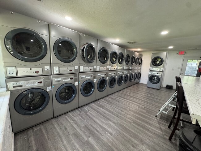 5 Bradford Dr, Unit 5BradfordDriveaptD in Greenfield, MA - Building Photo - Building Photo