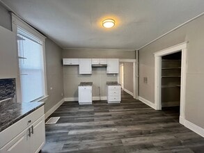 7605 Anthony Wayne Ave in Cincinnati, OH - Building Photo - Building Photo