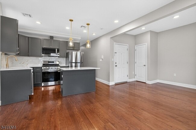 579 S 12th St in Newark, NJ - Foto de edificio - Building Photo