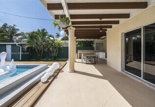 620 SW 22nd Rd in Miami, FL - Building Photo - Building Photo