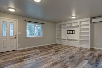 997 Yvonne Ave in Oak Harbor, WA - Building Photo - Building Photo