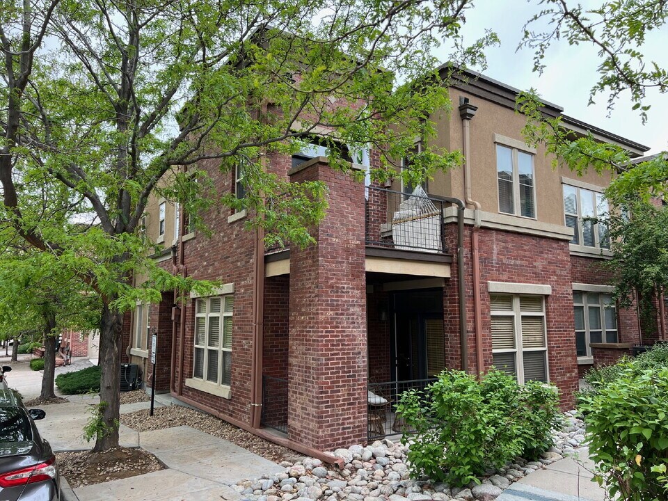 8963 E Nichols Pl in Centennial, CO - Foto de edificio