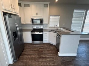 16225 N Cave Creek Rd in Phoenix, AZ - Building Photo - Building Photo
