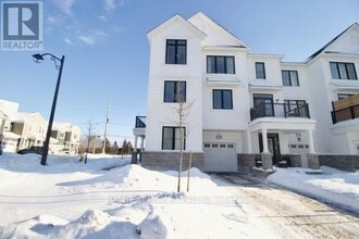 10 Caspian Row in Ottawa, ON - Building Photo - Building Photo